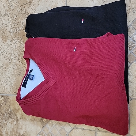 Tommy Hilfiger v-neck sweaters XL black & red - Picture 1 of 2